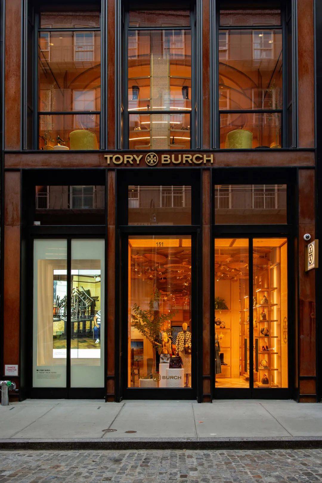 toryburch紐約新開店陳列設計詮釋了家和生活方式