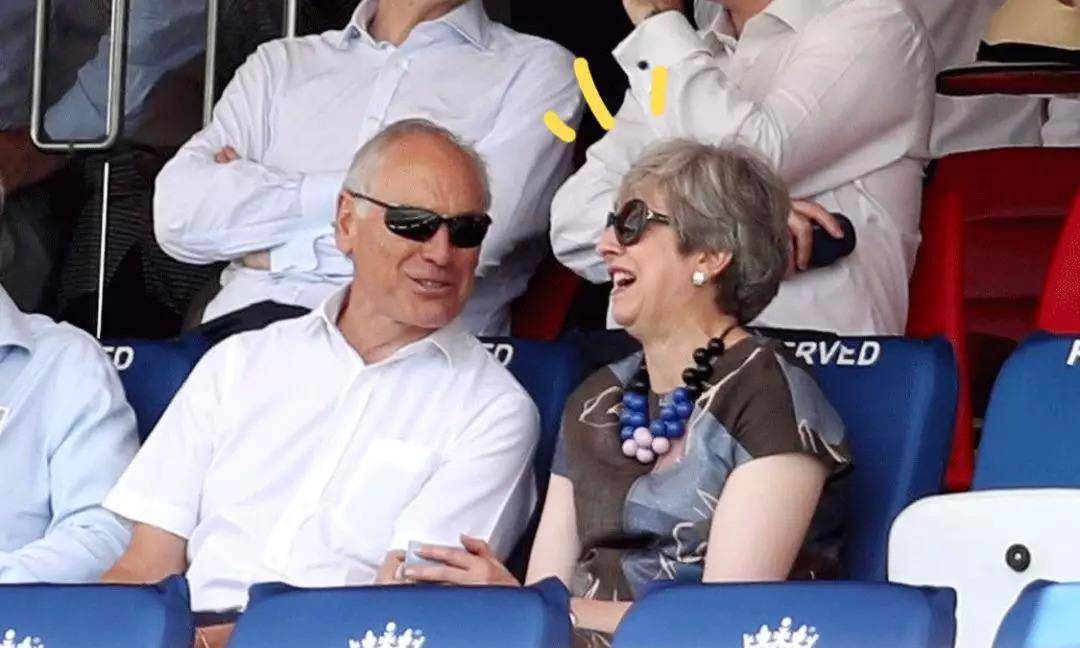 Bennett|穿着豹纹当首相，就算60岁也要画最美的妆，穿最美的衣服