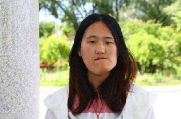 面容|还记得那个“歪脸女孩”赵宏秋吗?她放弃百万年薪,甘愿教书育人