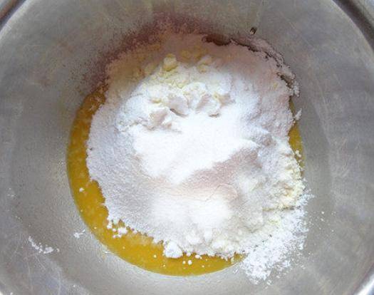 烤箱|1个鸡蛋1碗淀粉,教你在家做小零食鸡蛋菠萝豆,外观朴实口感香酥