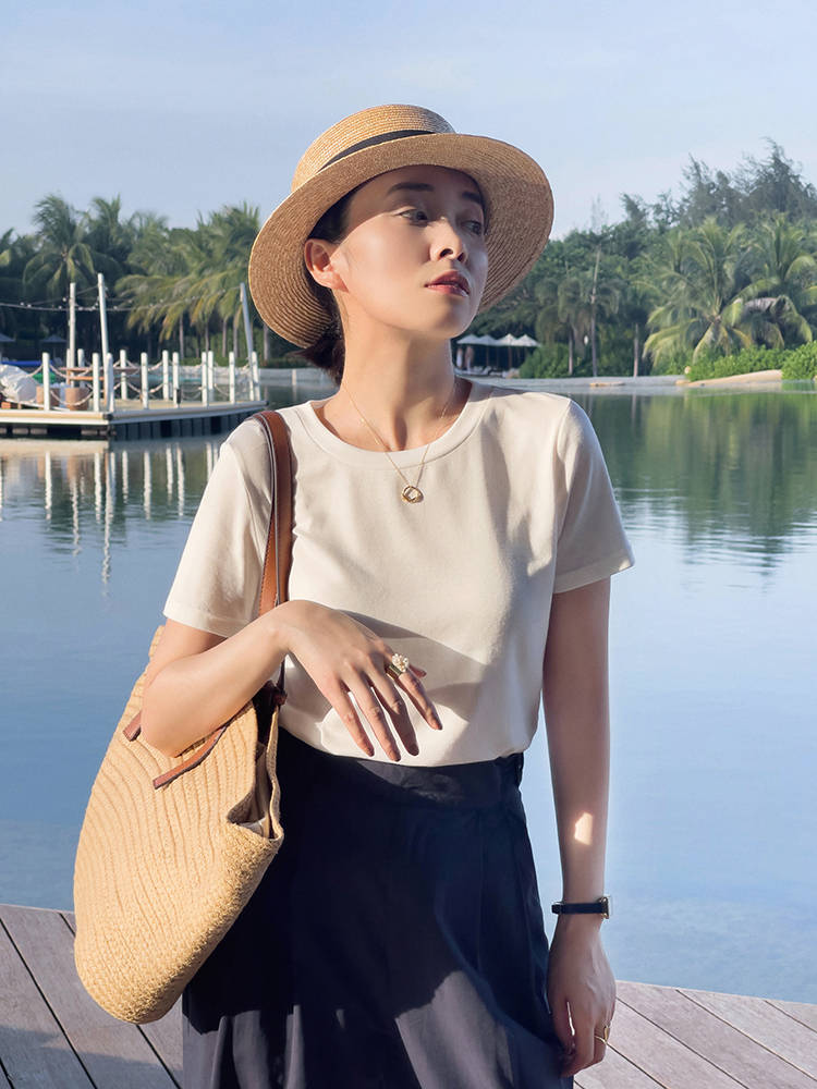 品位|秋季穿搭没头绪？格纹西服搭配连衣裙优雅温柔，时髦灵动