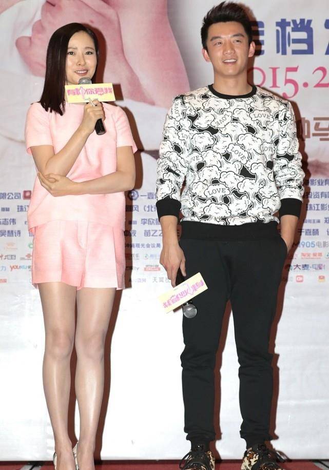 江一燕|江一燕虽然长相古典，但穿上粉色也不违和，一袭粉裙嫩得似学生