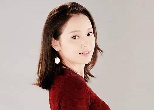 凤凰卫视美女主持人艾楚怡与央视最帅主播胡悦鑫早已隐婚