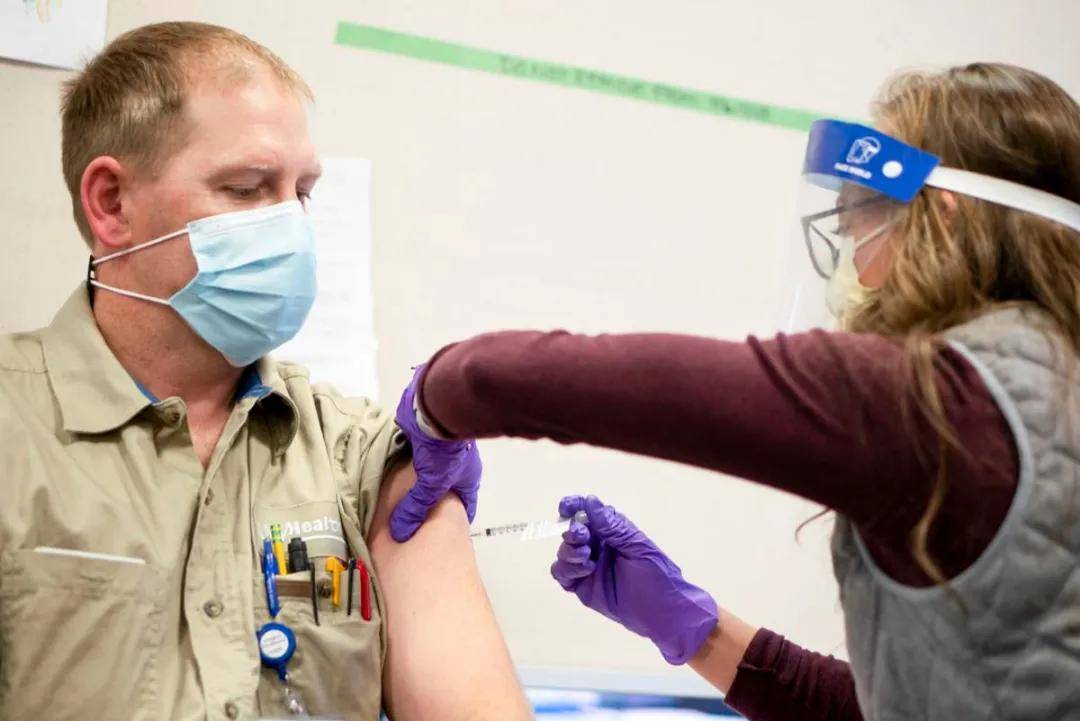 美国cdc宣布:10月1日起,绿卡申请人必须全面接种新冠疫苗