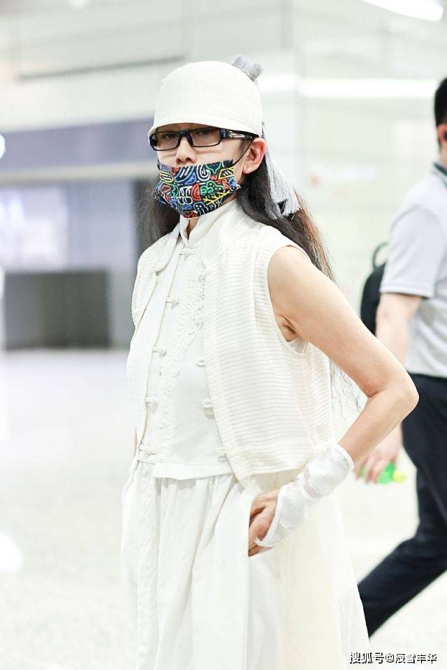 杨丽萍|学杨丽萍穿“民族风”服饰，全白造型干净、清爽却不单调，好漂亮