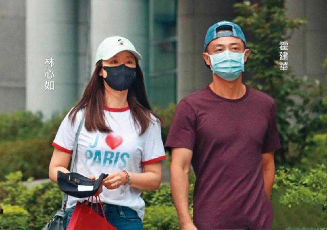 林心如|林心如夫妇出门,T恤“塞裤腰”证明自己没怀孕,霍建华瘦了一圈