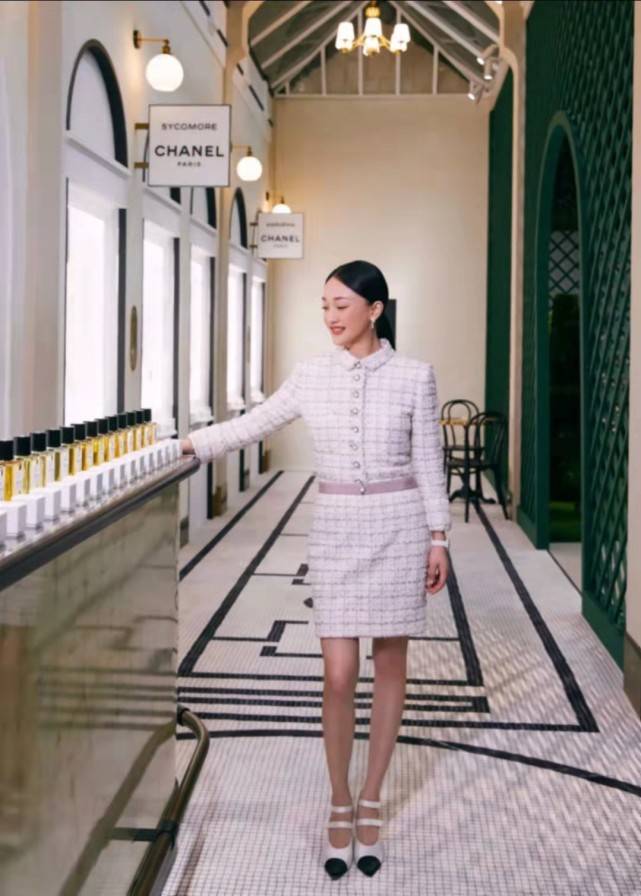 前夫|周迅前夫近照曝光！穿休闲装搂美女合影彻底放飞自我，身材胖不少