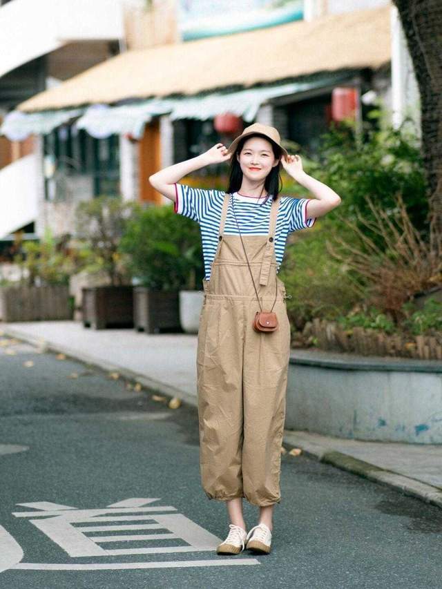 显得|背带裤是“年轻”的代表?原来30+也能穿出青春感,减龄又洋气
