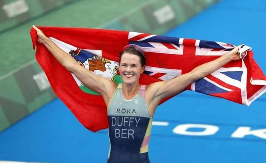 5公里的游泳,40公里的自行车和10公里的长跑,这对运动员的耐力,体能和