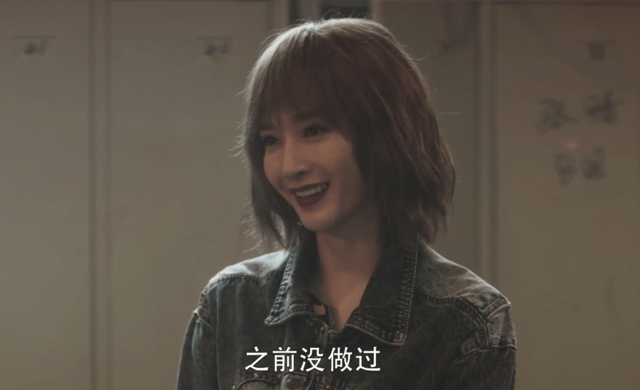 诱惑力|江疏影为新剧豁出去了，烫小爆炸头穿短旗袍，还化浓妆气质都变了