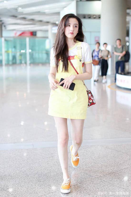 短裙|1件T恤的N种穿搭，穿出时髦，穿出品味，值得学习