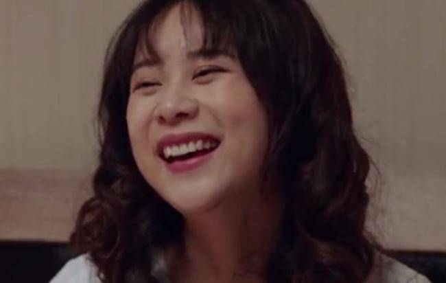 此外江家还有一位女性角色,那就是崔莉雅饰演的王改凤,这个角色引起了