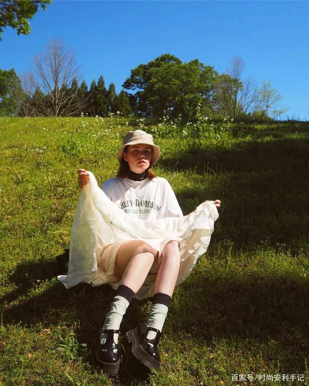 整体|今夏，穿裙子尽量别搭这2双鞋，自以为很时髦，其实显矮还掉档次