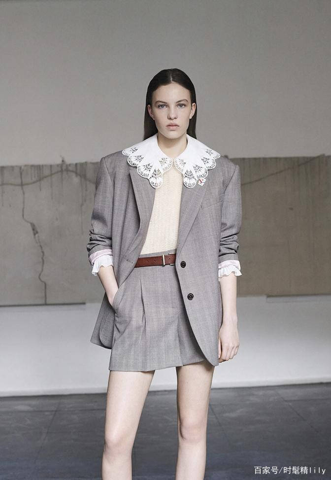 职场|今年流行的“西装短裤”，教你这几种穿搭方法，清凉舒适还减龄