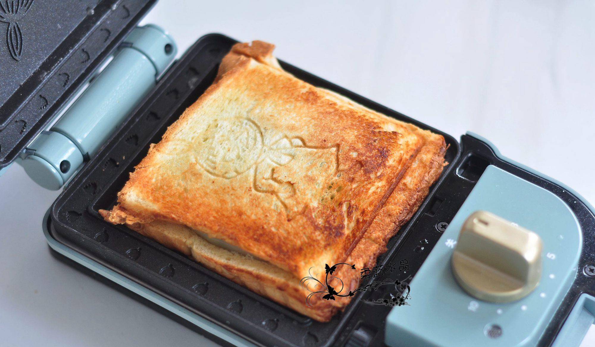 面包|把饺子放进面包里，几分钟就能吃上早餐，可以偷懒多睡几分钟了