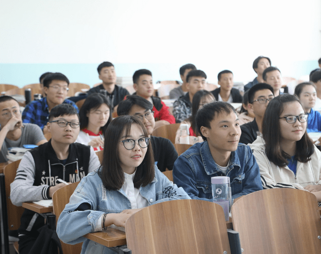 家长|学生没天赋，父母不要让他提前上学，拔苗助长很可能起到相反效果