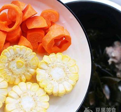 天气|#花10分钟,做一道菜!#玉米海带筒骨汤