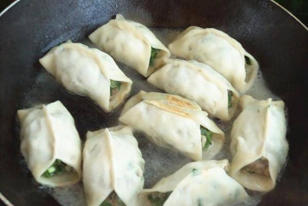 人体|1块猪肉,1把韭菜,制成懒人早餐,酥脆鲜香,一口一个真过瘾