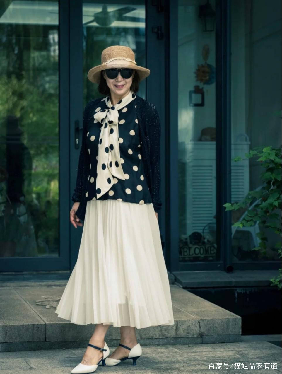 黑色|优雅与年龄无关,这位65岁的博主用“4件裙装”玩转时髦,太会穿