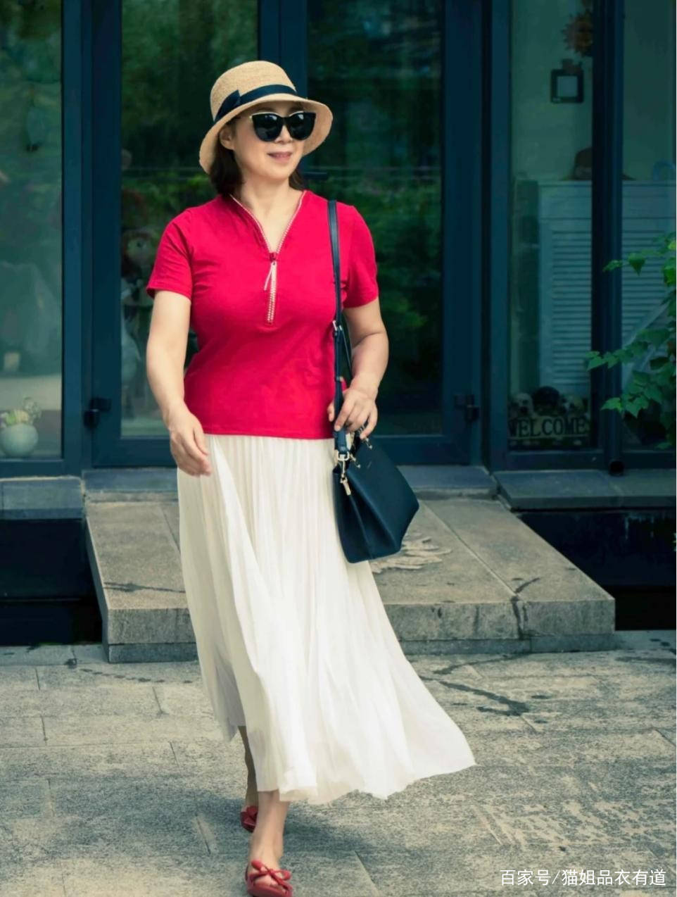 黑色|优雅与年龄无关,这位65岁的博主用“4件裙装”玩转时髦,太会穿