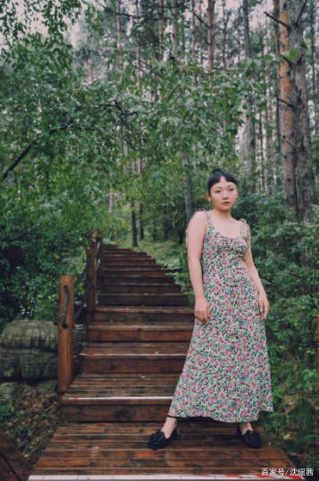 一身|辣目洋子是微胖界“潜力股”，另类穿搭个性又显瘦，真是越红越美