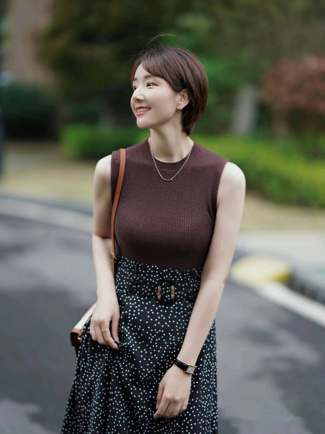 棕色|今秋火了一种风格，叫“温柔风”穿搭，时髦气质，充满高级感