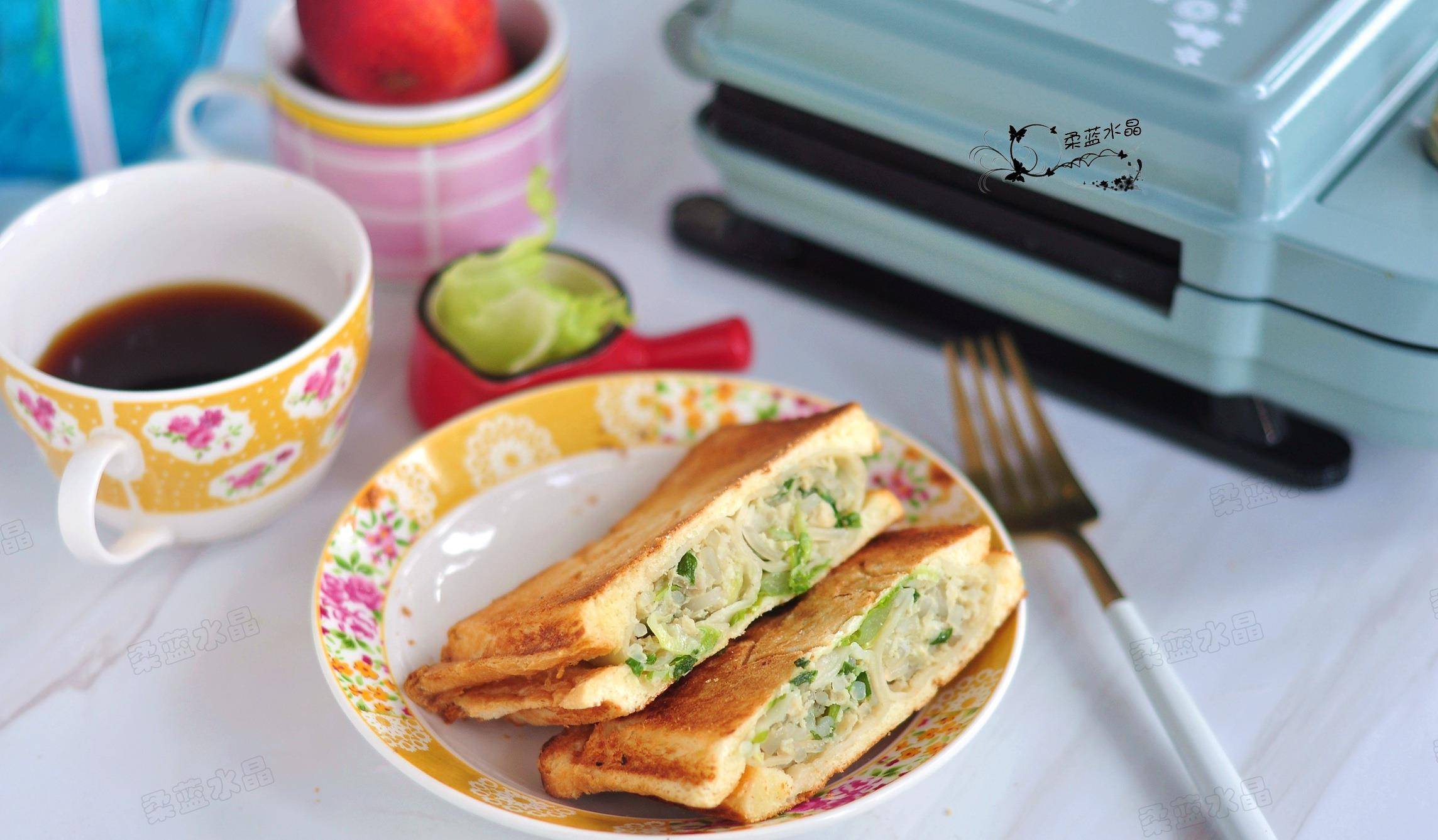 面包|把饺子放进面包里，几分钟就能吃上早餐，可以偷懒多睡几分钟了