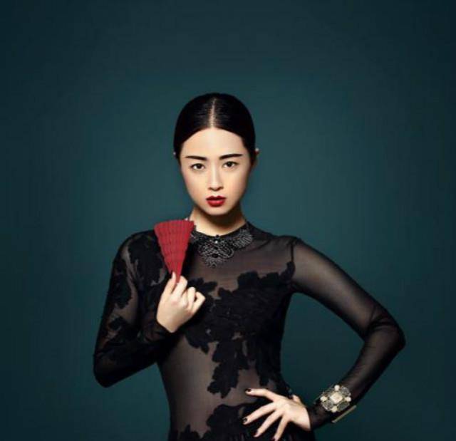 雷区|女人夏天最好别穿这3件衣服，显胖拉低档次，蒋欣、关晓彤穿都丑