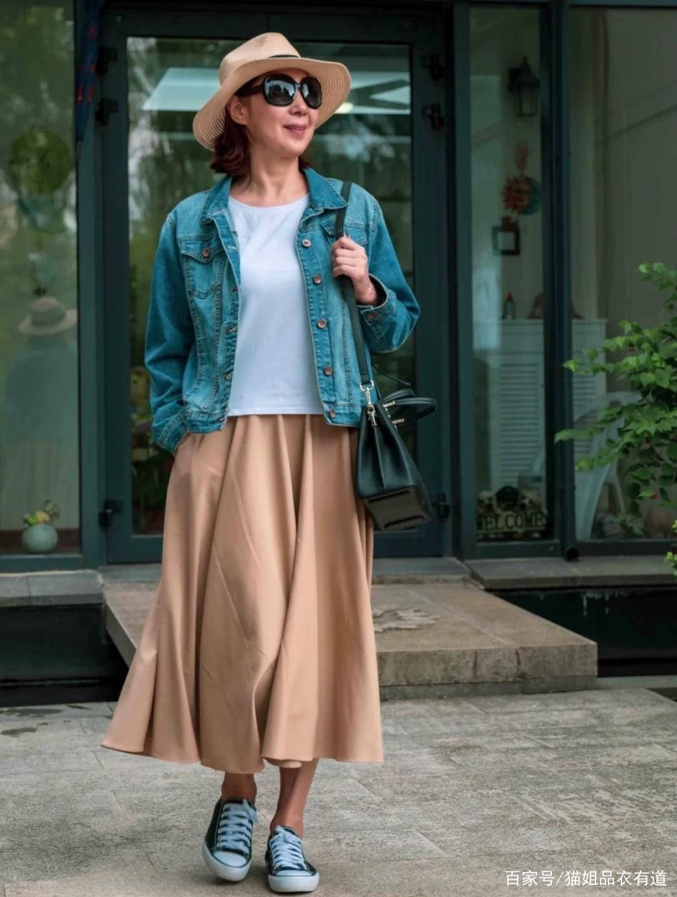 黑色|优雅与年龄无关，这位65岁的博主用“4件裙装”玩转时髦，太会穿