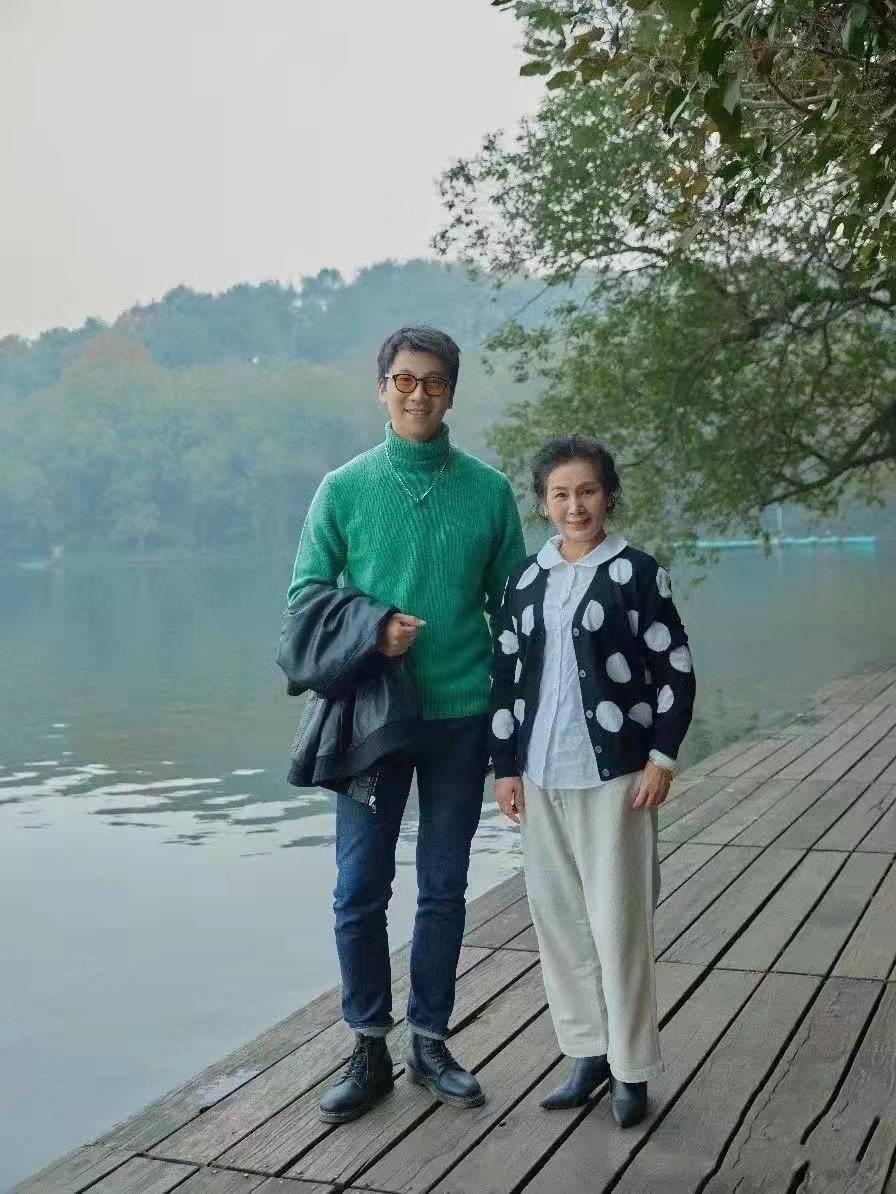 身材|已经60岁的奶奶，状态却比年轻人好，靠穿搭打造优雅高级风