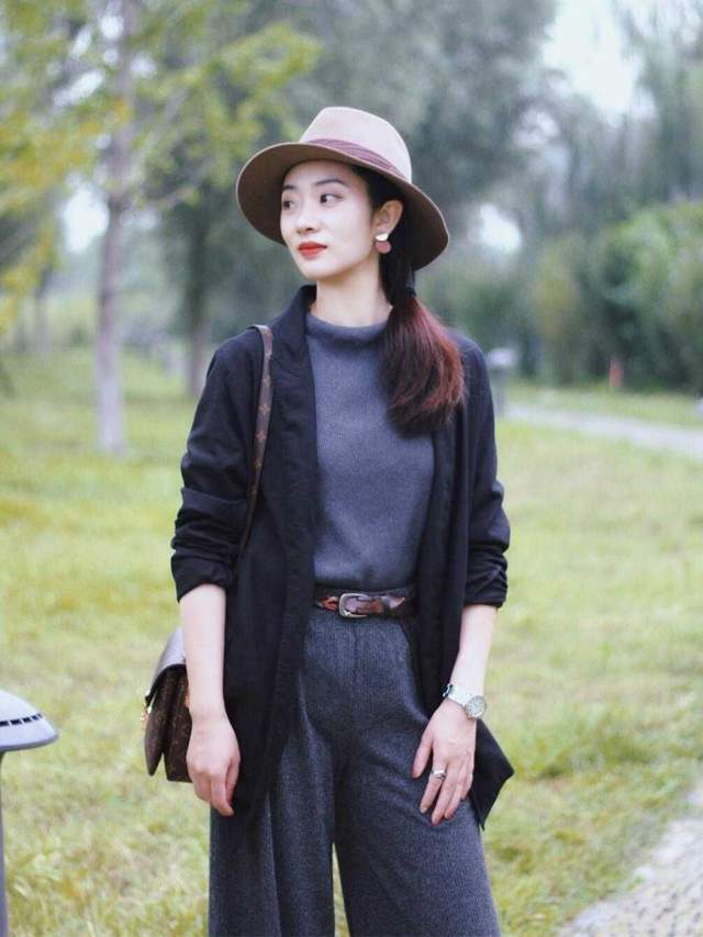 黑色|这是我见过最洋气的通勤穿搭：风衣搭配牛仔裤，很实用又高级洋气