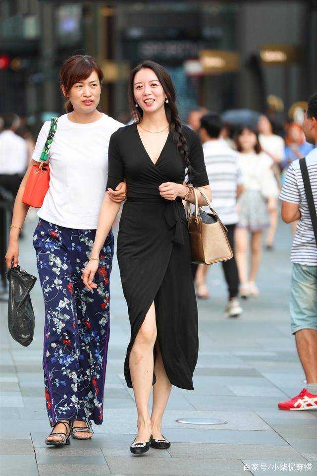 身材|为何可以替代高跟鞋？“平底鞋”有话说，这样搭长裙时髦又减龄！