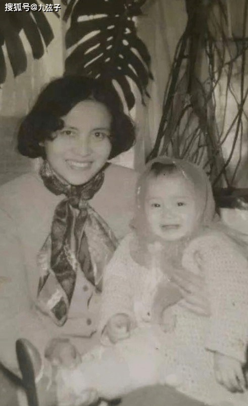 父母|插足名导婚姻，以“洗头妹”一跃封后，戏红人不红小宋佳