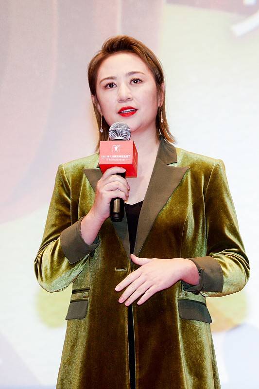 魅力|马丽衣品也不差，身穿黑色网纱长裙好迷人，虽腰身不细但曲线很好