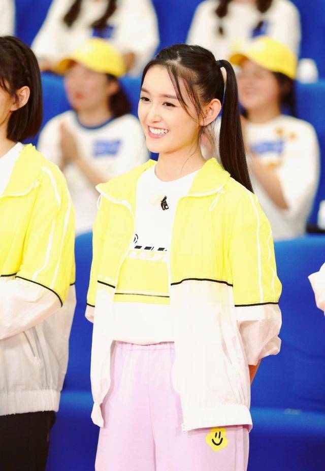 黑色|被称为老戏骨的蒋依依，其实是童星出身，长的是清新灵动又俊俏