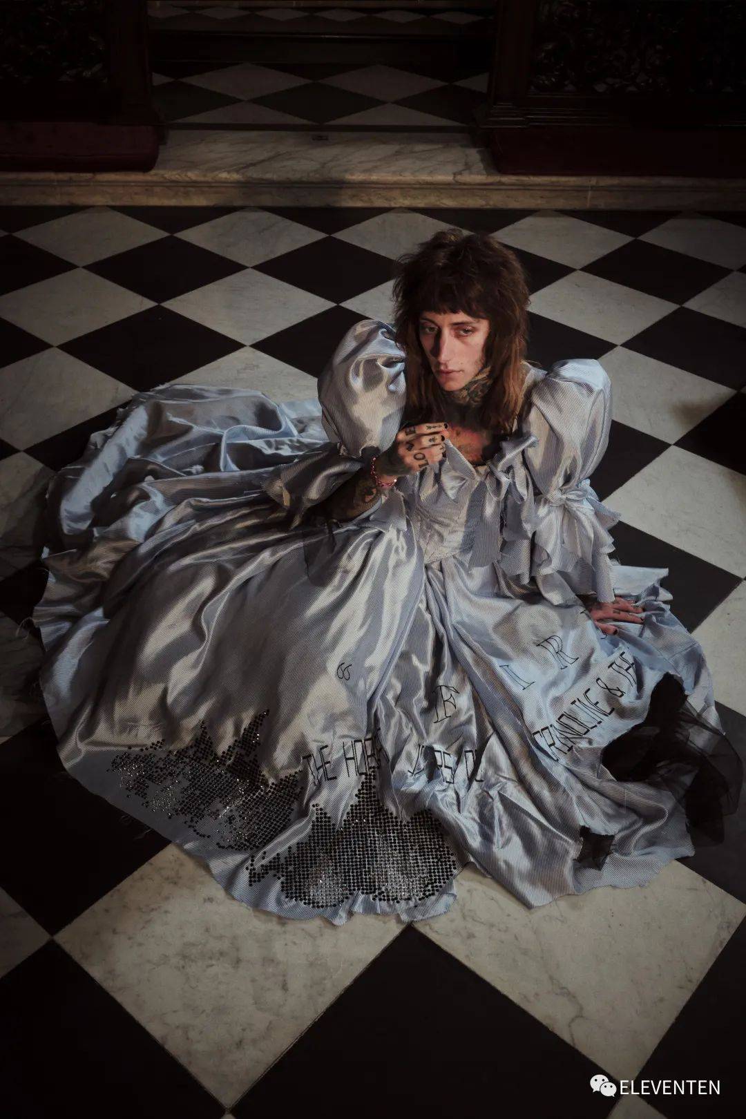 圣马丁跨界时装设计师natashazinko不能把自己关在笼子里