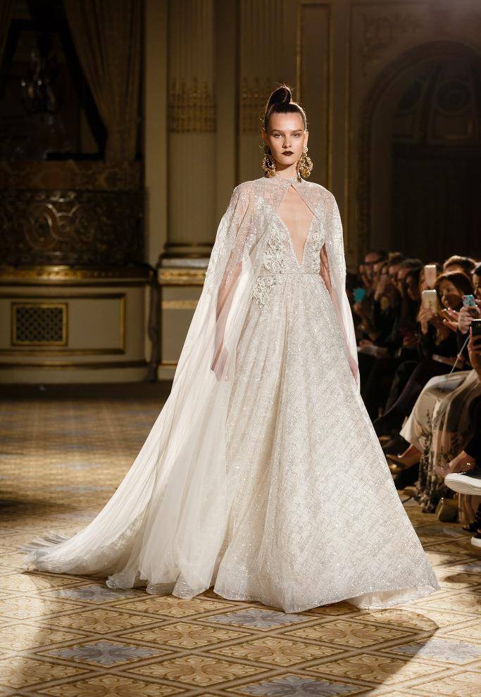 高定|Berta高定婚纱礼服T台秀场，永恒不变的浪漫情怀，戏剧感唯美华服