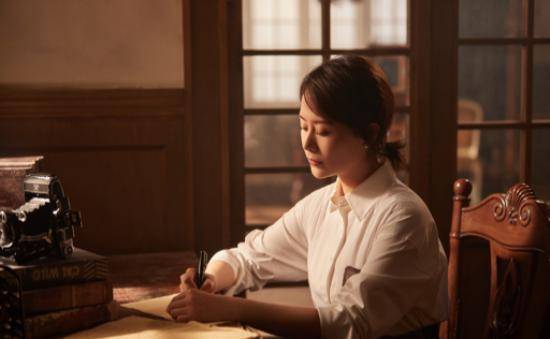 经验|日常出行穿衬衫怎么搭，老戏骨海清有经验，帮你时髦保暖两不误