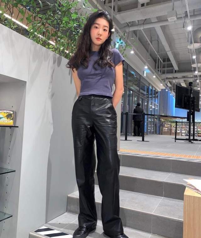 脖颈|韩国ins博主seoziyeon ??简约随意舒适的穿搭日常