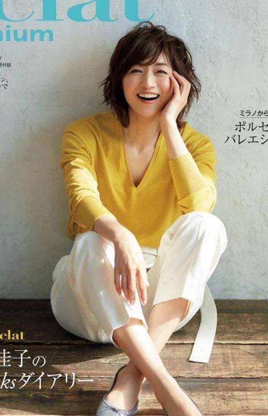显得|52岁福冈佳子太会穿了，适合中年女性学习，轻松穿出时髦感