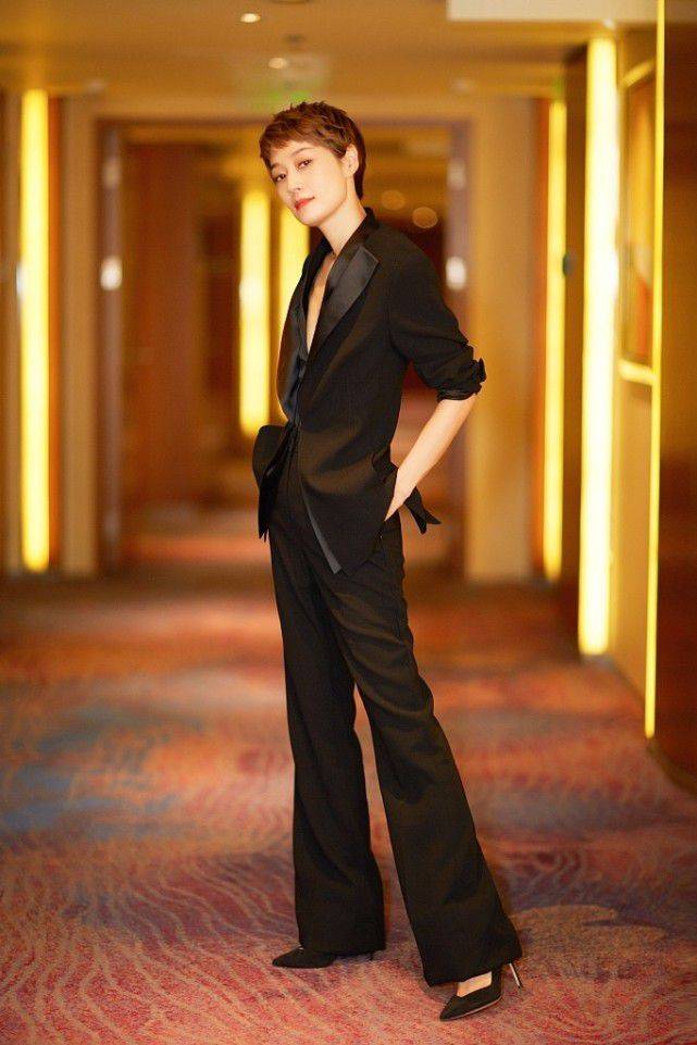 马伊琍|马伊琍“真空法”穿西装,气场看着十分强大,瞬间秒杀众人