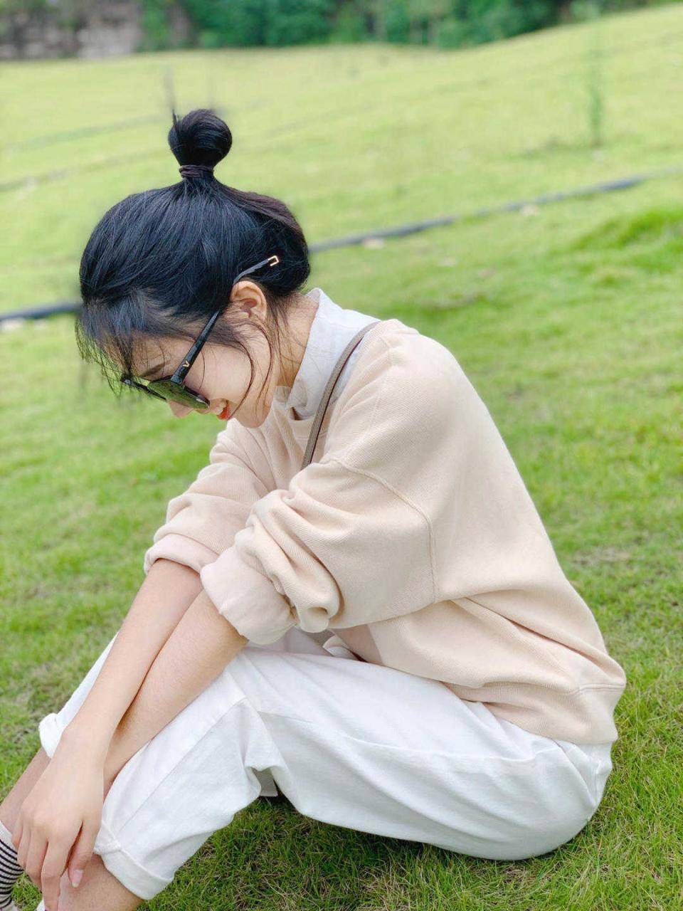 卫衣|衣不必多和也不必贵,秋天拥有这几款碎花裙,照样美得出众