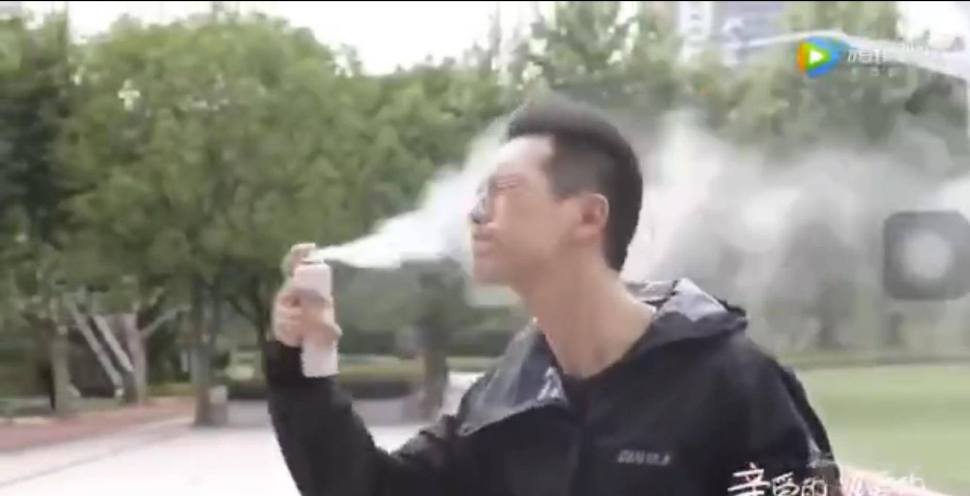 灭火|《亲爱的，热爱的》戏外花絮：李现日常，在忙也要防晒！