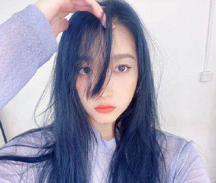 自己怎么染蓝色头发 cbb6f7cd3c9c483db534bd11db11ed12.jpeg