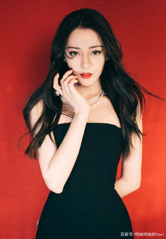 设计|陈露真会打扮,穿小黑裙出镜,真美