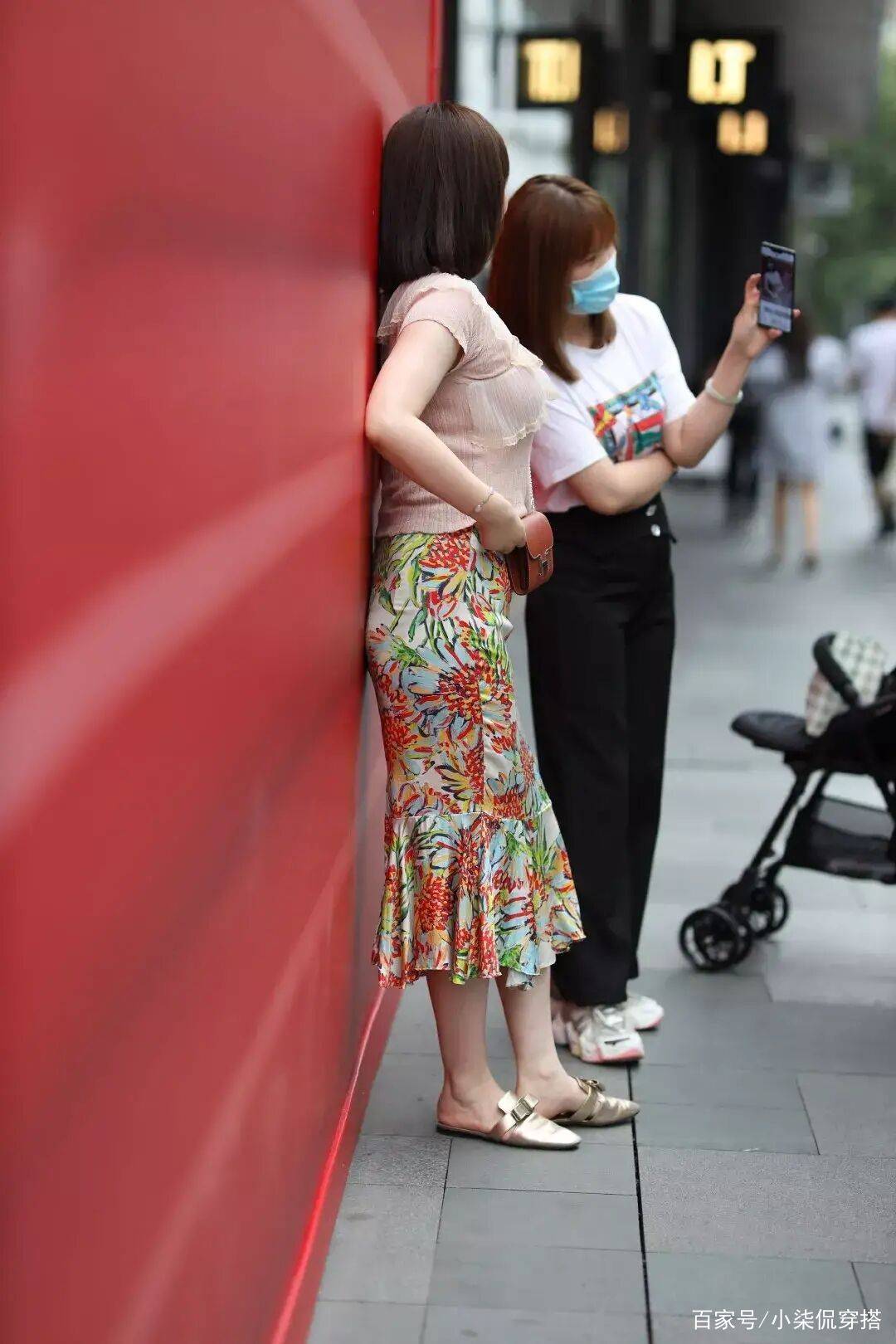女士|不要总是“一身黑”，40岁的女性穿搭要多变，这样才更优雅洋气！