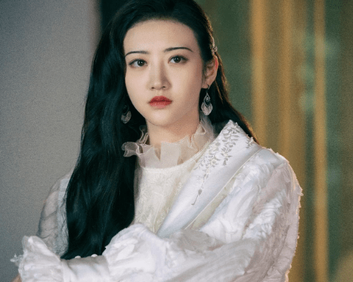 黑色|时尚晚会生图：美岐雨昕双C同台，吴谨言气色好，富贵花实至名归