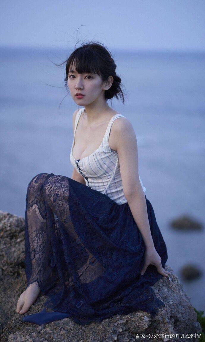 身材|日本90后当红小花吉冈里帆，治愈系穿搭唯美清纯，韵味十足