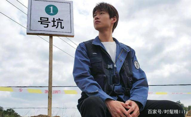 应用率|只要长得帅哪都是T台,魏大勋“复古风”太成功,看着就有大片感