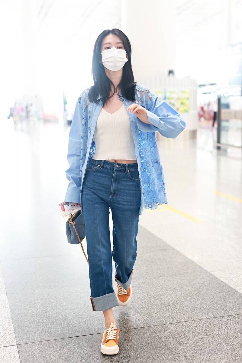 乔欣|乔欣腿长就是任性,完美驾驭老爹衬衫+牛仔靴,这造型太亮眼了